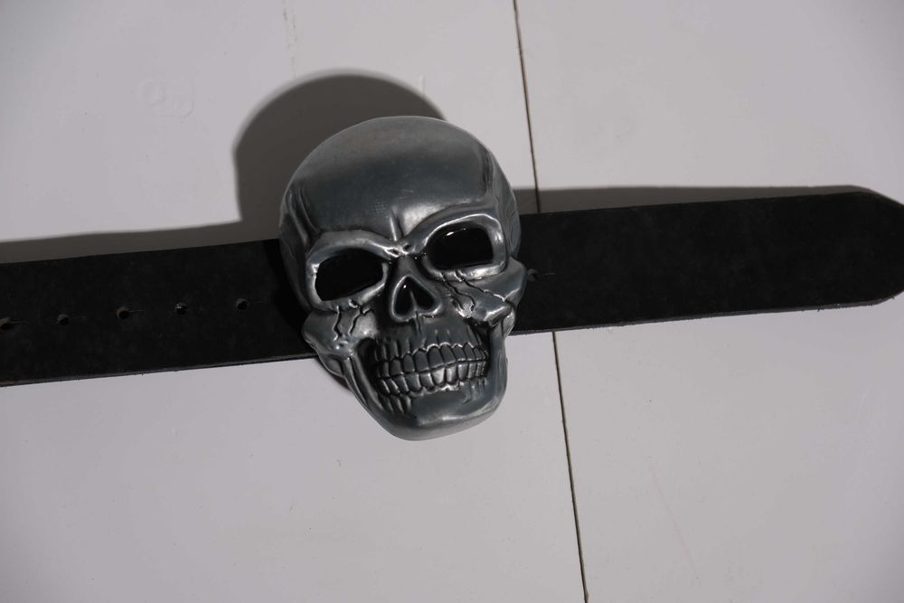 Cinto de Couro com Fivela de Caveira - Estilo Rock Vintage
