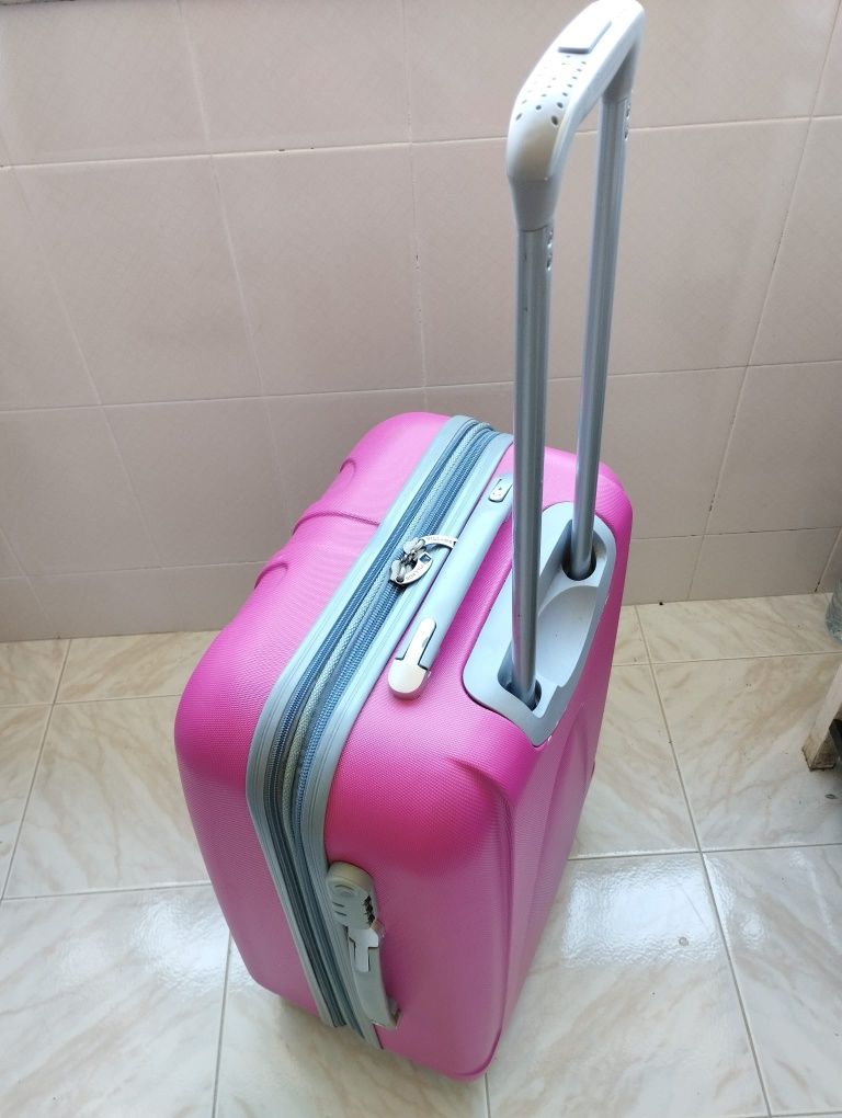 Mala de mulher, boa e barata
