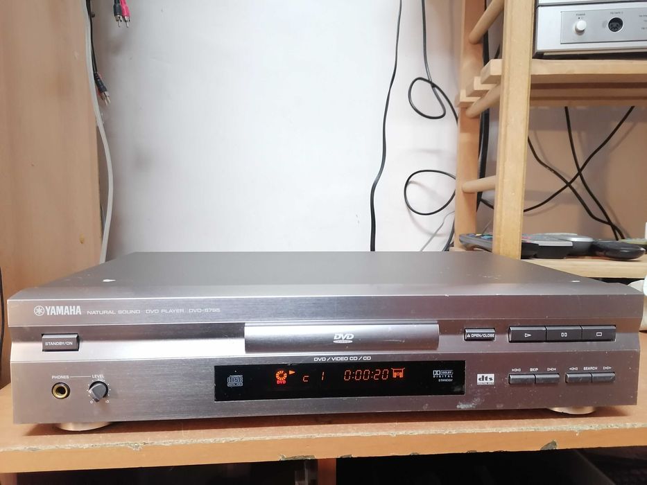 Odtwarzacz CD/DVD Yamaha DVD-S795