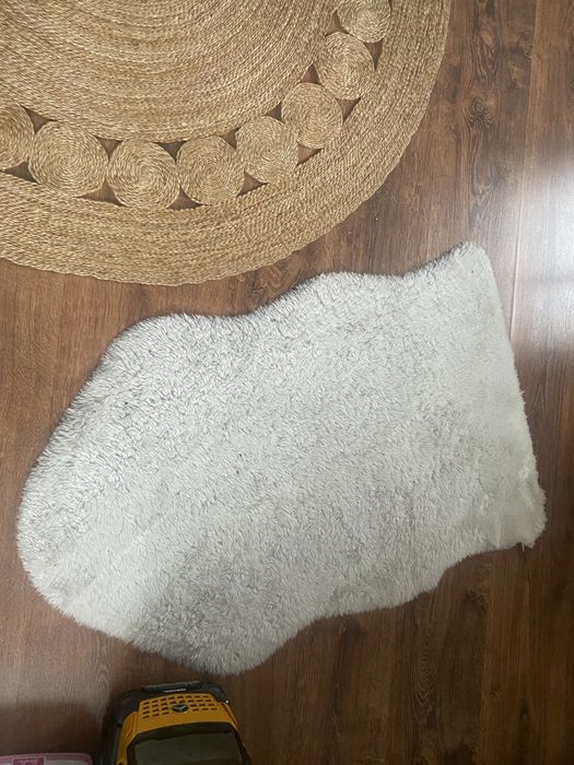 Dywanik futerko białe