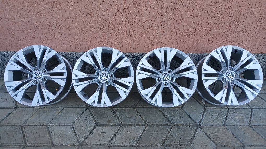 Оригінальні диски титани VW Passat B8 Alltrak 5/112 R17 vag