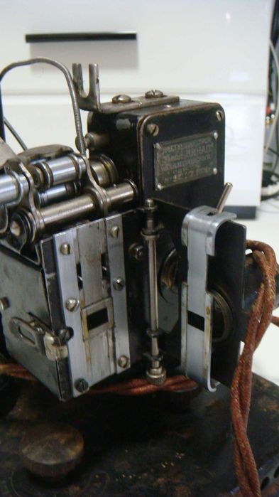 Кино проекционный аппарат в металлическом кожухе Кинап 1939 г Редкий.