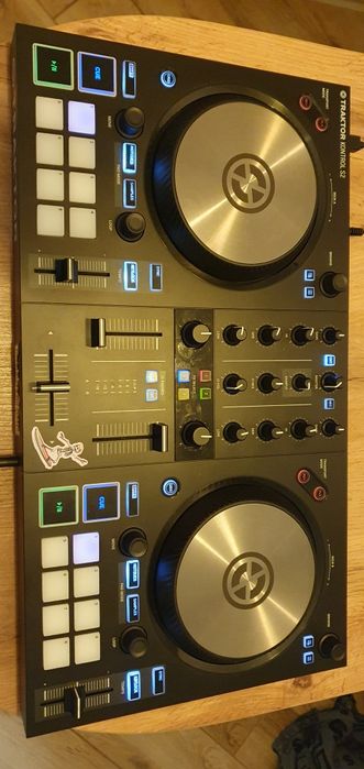 Повний сетап (контролер, ноутбук, студійні монітори, навушники)