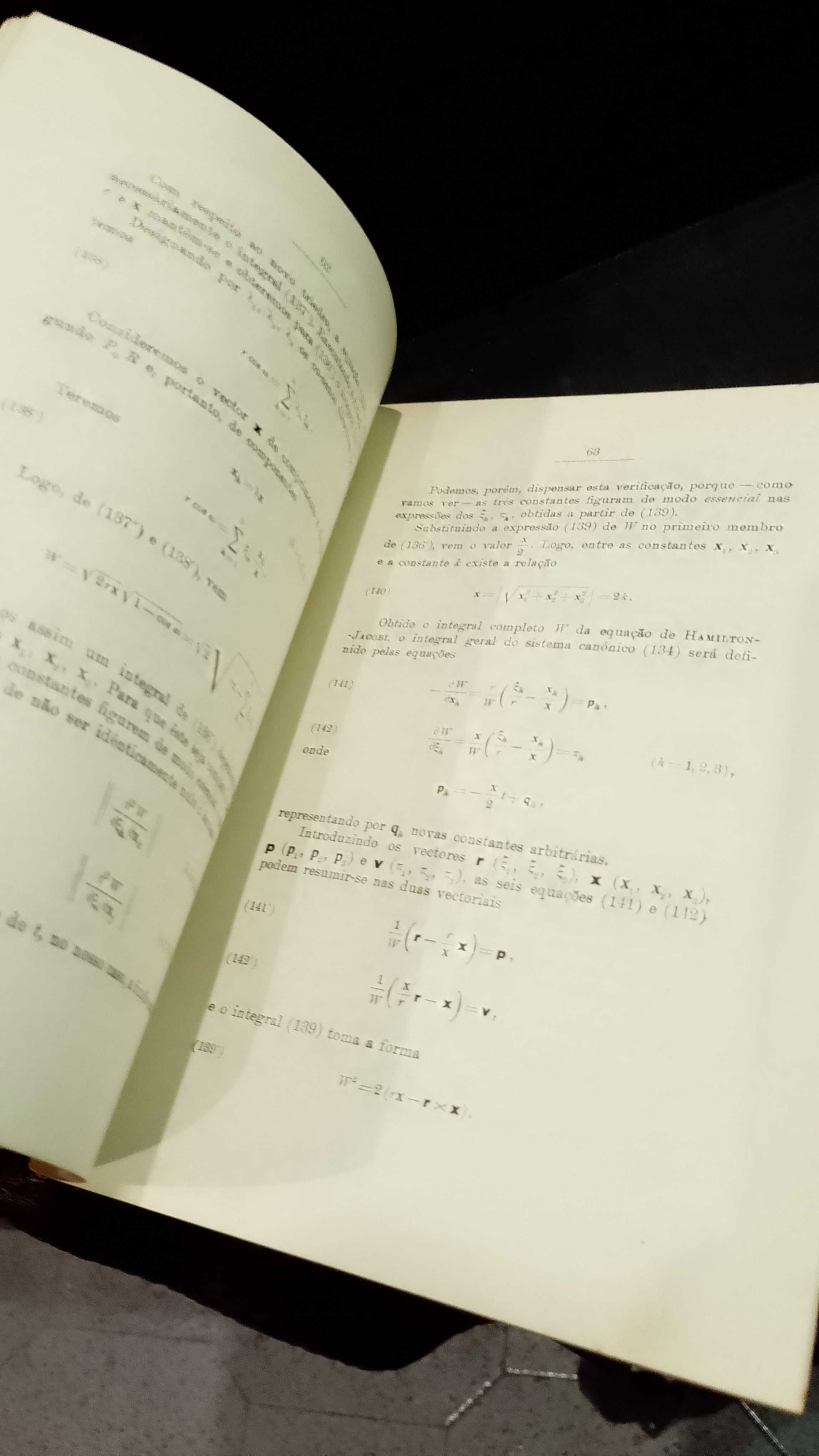 Regularização do Problema dos Três Corpos