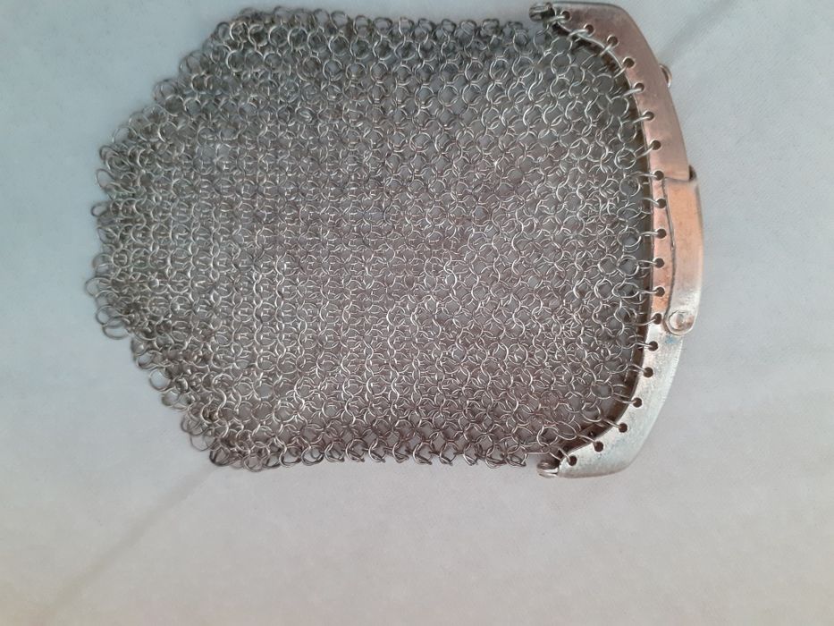 Tinteiros de cristal com base em prata e madeira de riga.