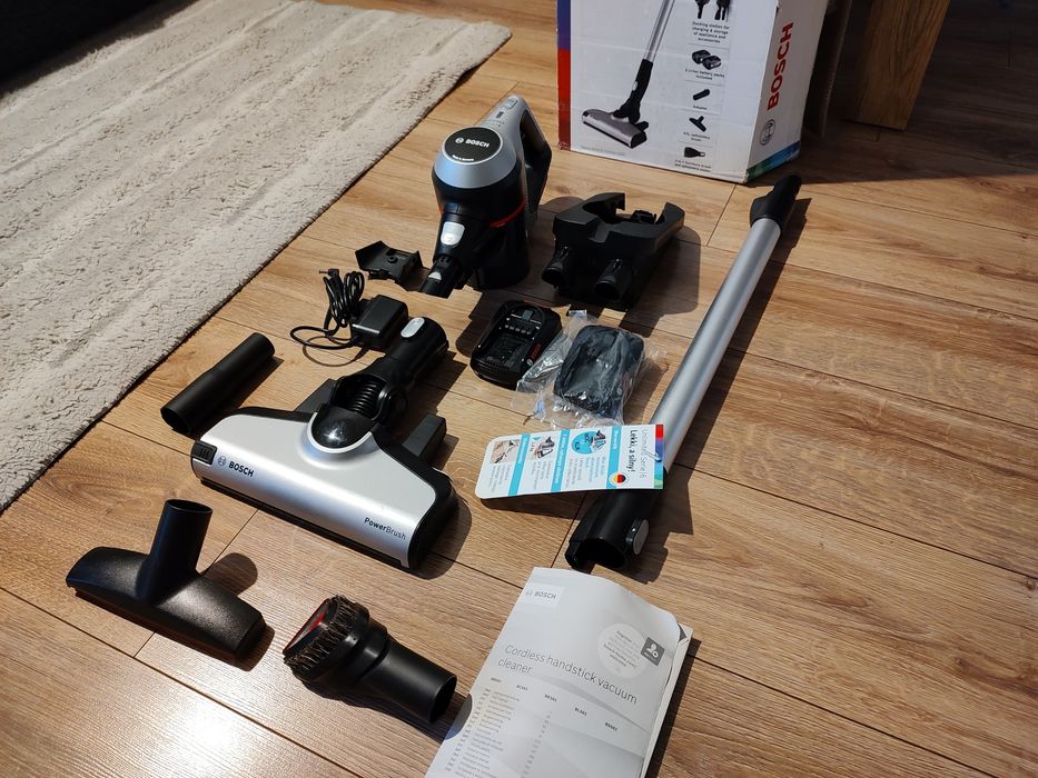 Odkurzacz bezprzewodowy Bosch Serie 6 Unlimited,2 akumulatory,powystaw