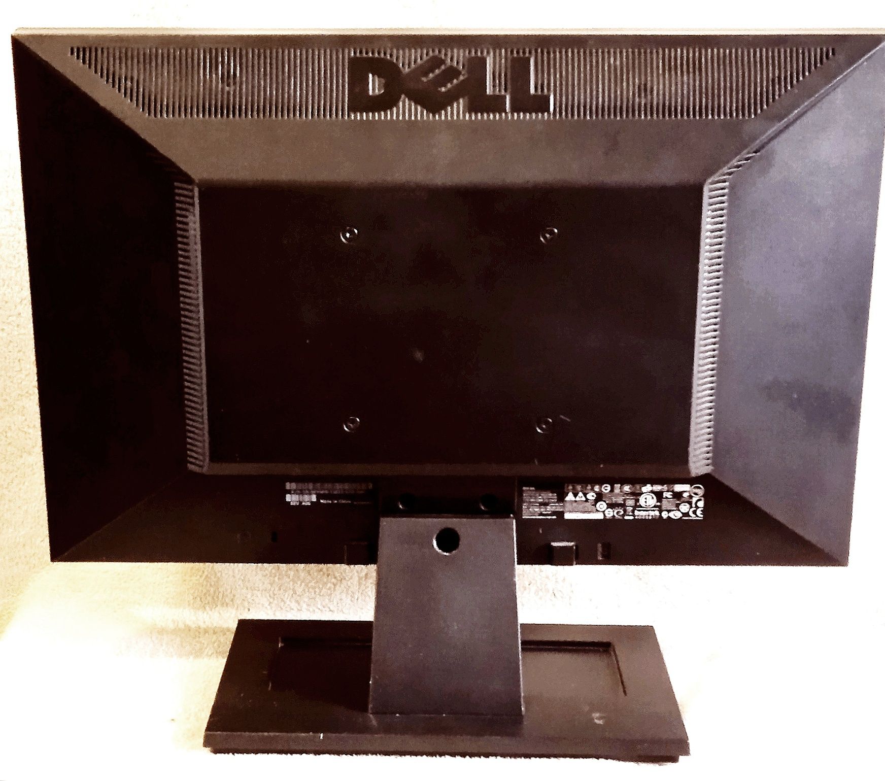Monitor Lcd  Dell -przekatna obrazu 19",bez wejscia HDMI