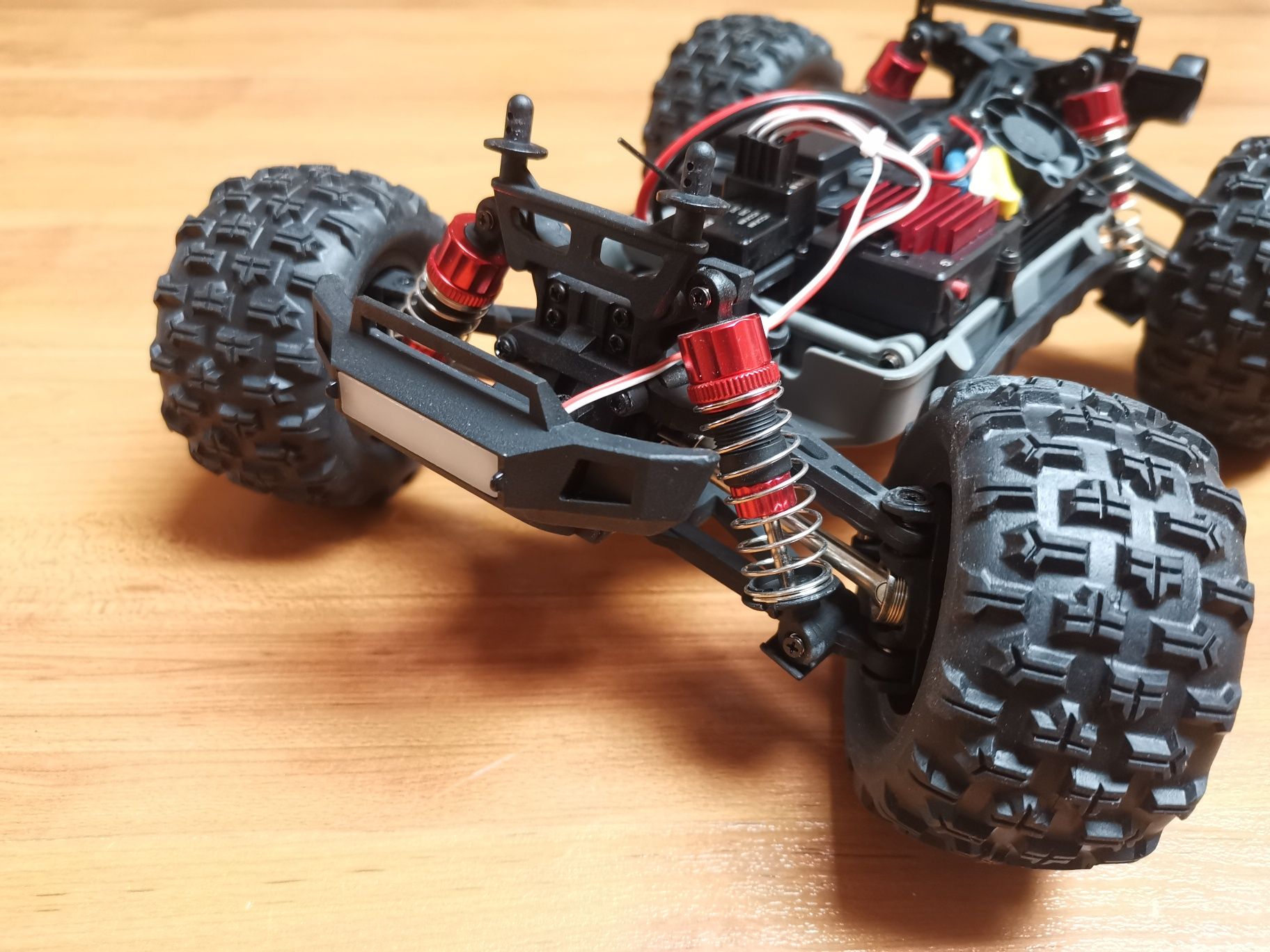 Carro RC Monster MJX Hyper Go 16209 4x4 Brushless 2S 3S luz led  1:16