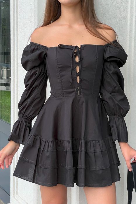 Атласна вечірня сукня