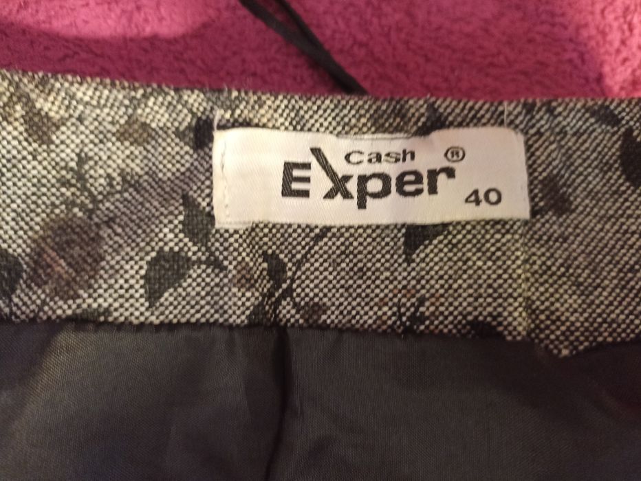 Spódniczka spódnica M S szara w wzory kwiaty liście z czarną koronką