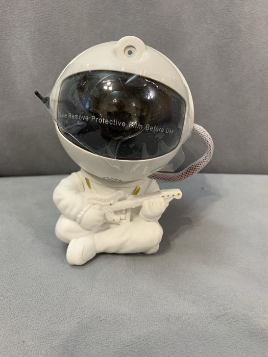 Астронавт Нічник-ефект зоряного неба  з гітарою Космонавт