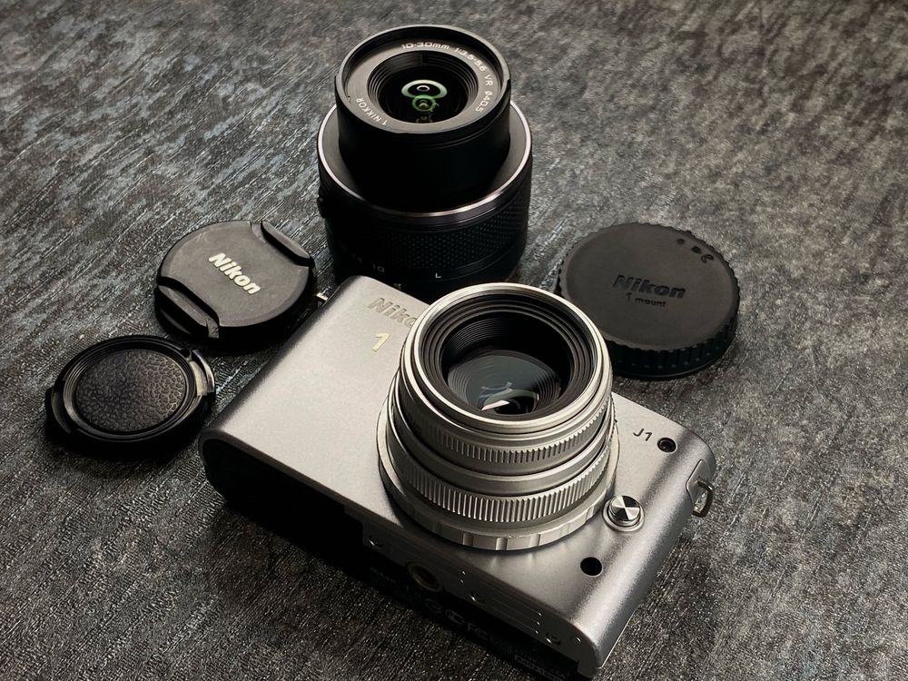 Nikon Coolpix 1 J1 беззеркалка з можливістю RAW