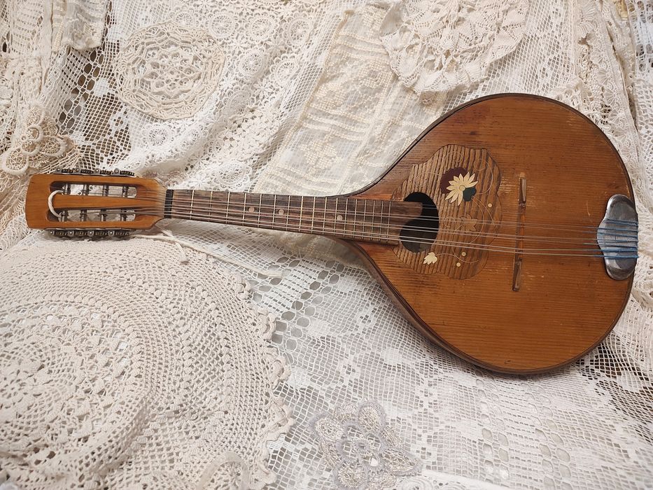 Mandolina zabytkowa stary instrument dekoracja