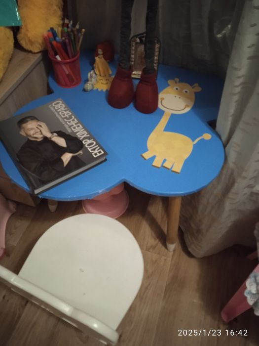 Стіл дитячий б.у