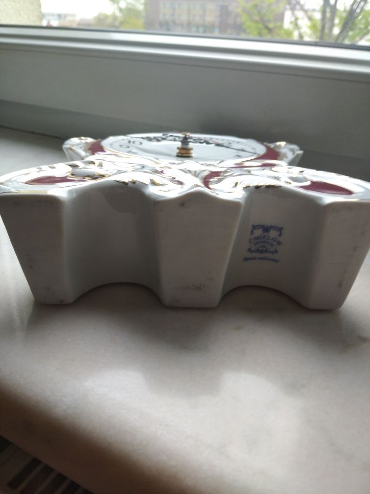 Zegar stojący z porcelany
