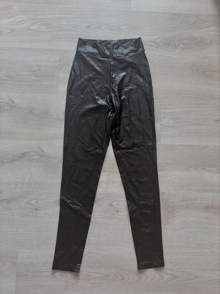Czarne legginsy z ekoskóry XS