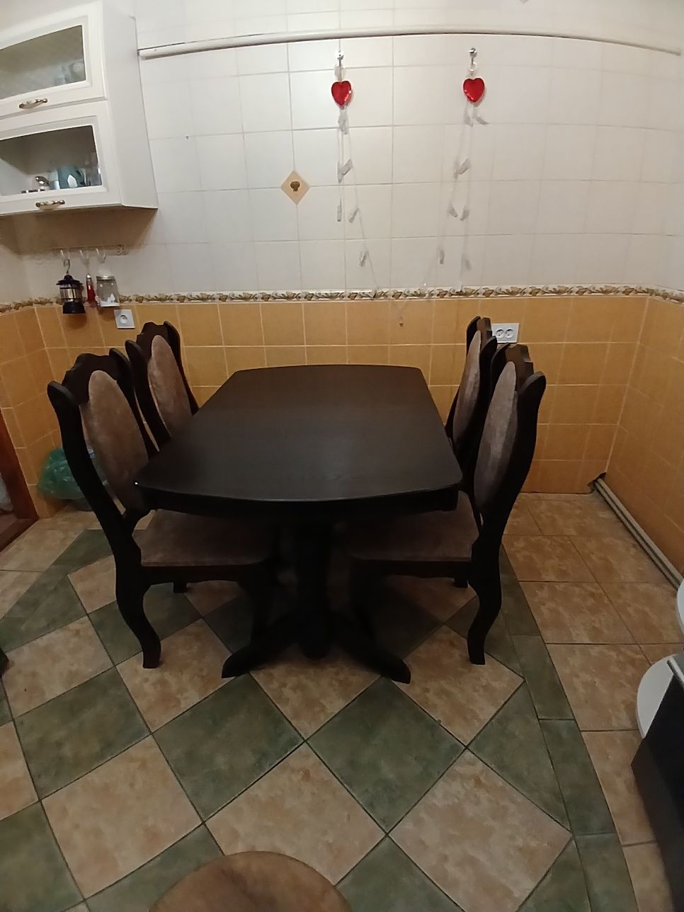 Продам стіл і чотири крісла
