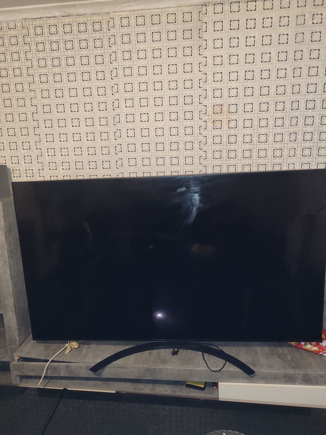 TV LG led 75 polegadas com ecrã partido para peças