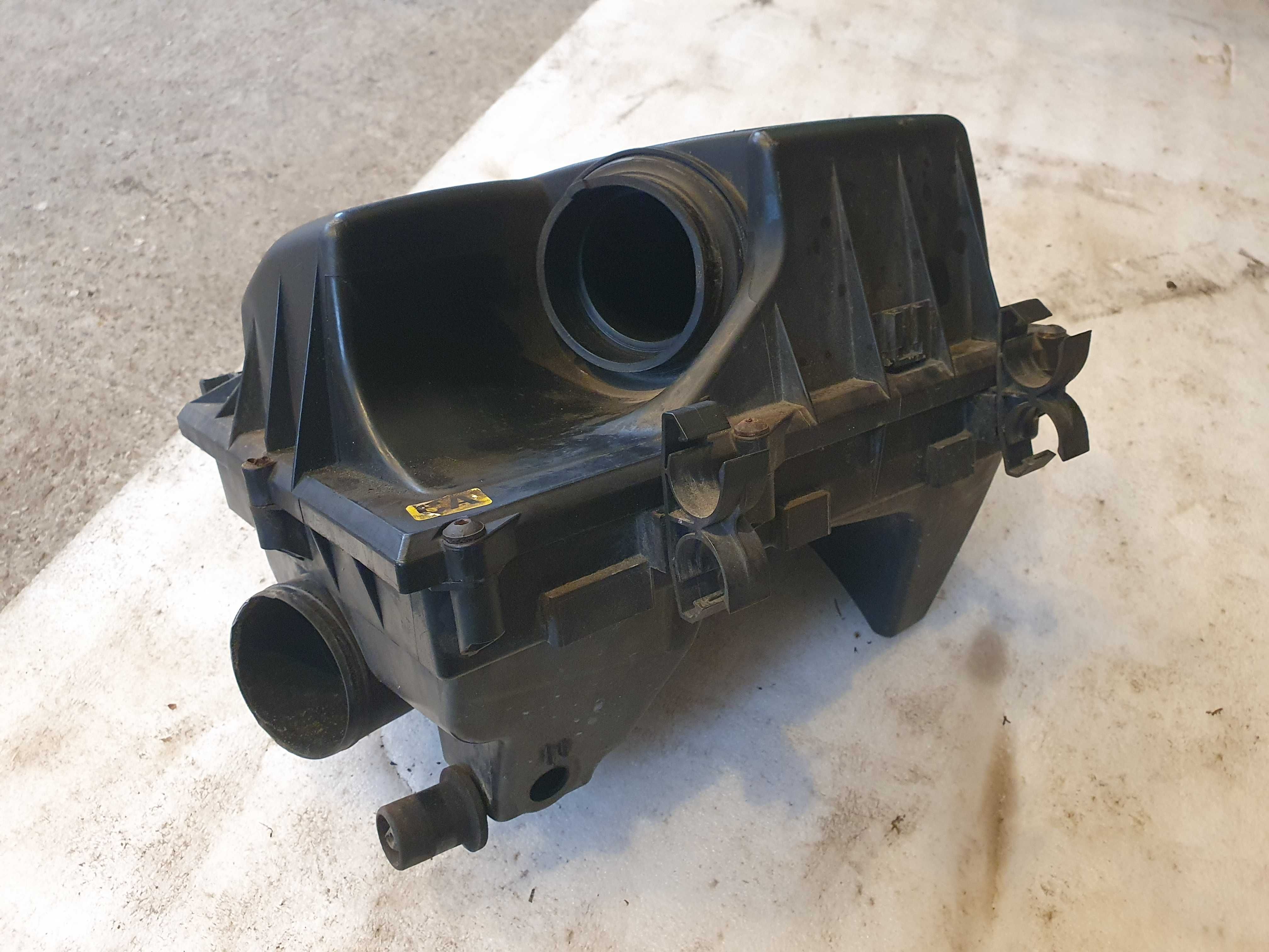 Obudowa filtra powietrza Opel signum Vectra C lift 1.9 cdti