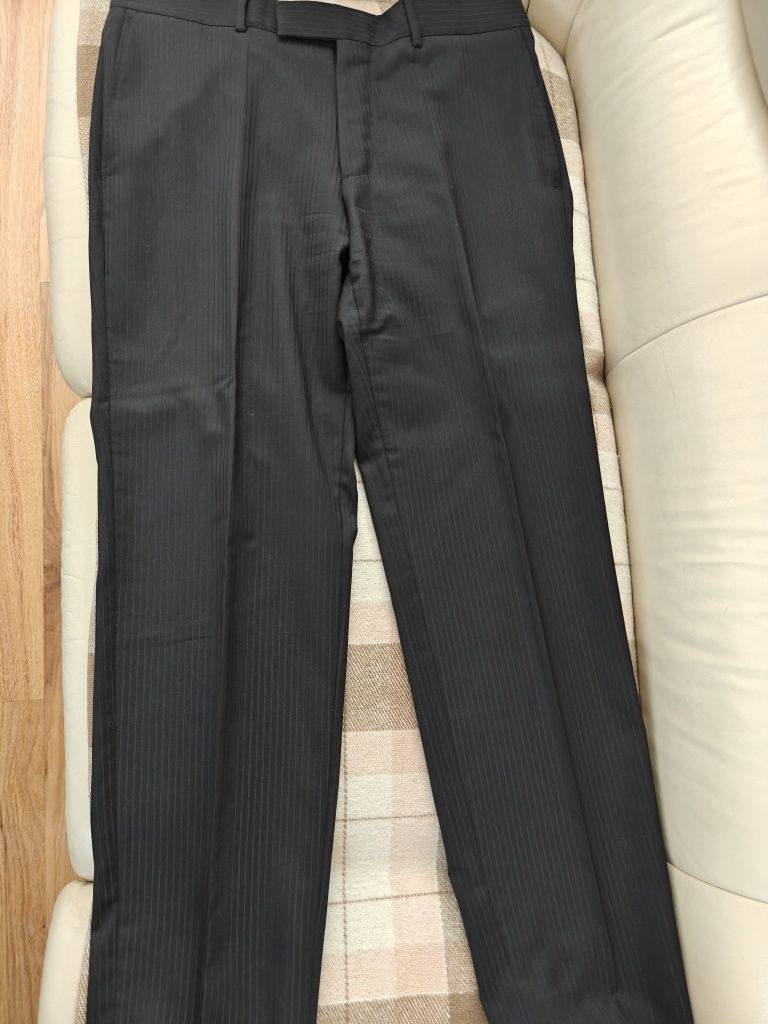 Garnitur męski Hugo Boss rozm. 50