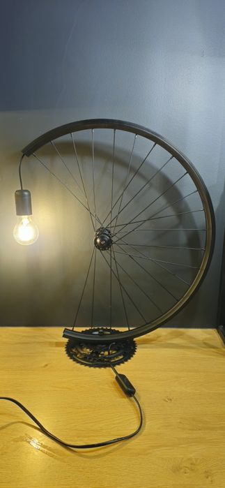 Lampa koło żarówka gratis