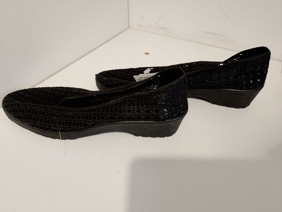 Buty damskie białe i czarne .