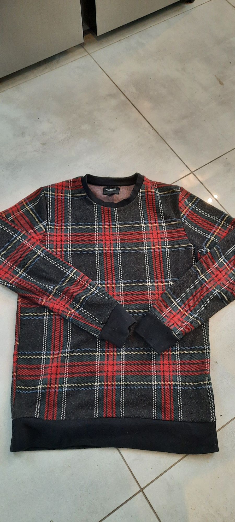 Sweterek w kratkę czerwony czarny rozmiar 38/M Pull&Bear