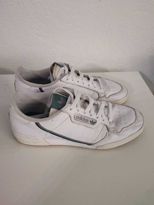 Tênis Adidas Continental