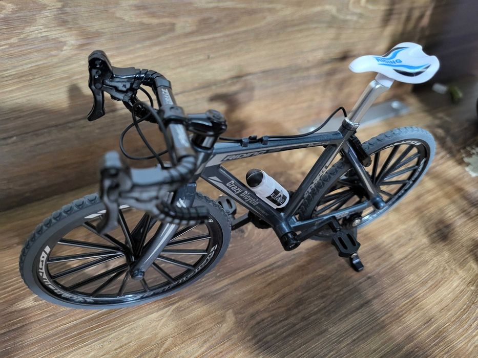 Rower szosowy-szosa -miniaturka