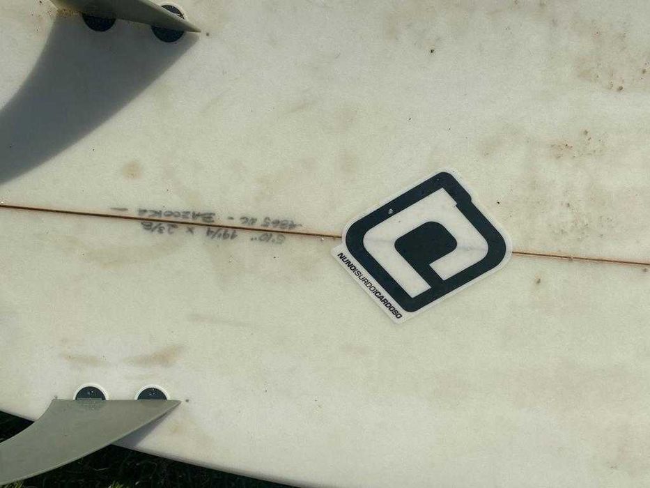 Prancha Pólen 5''1 com quilhas como nova