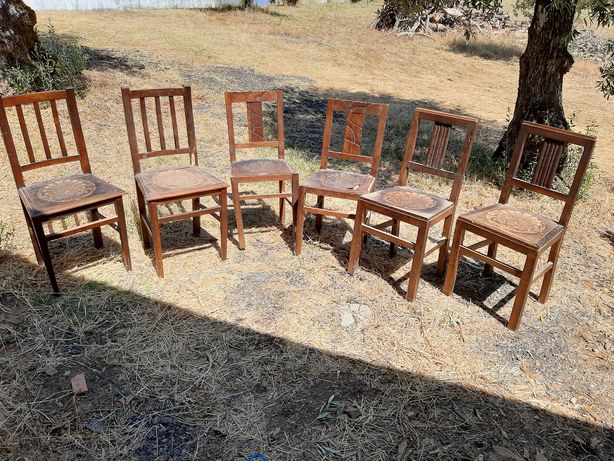 Cadeiras antigas, em madeira