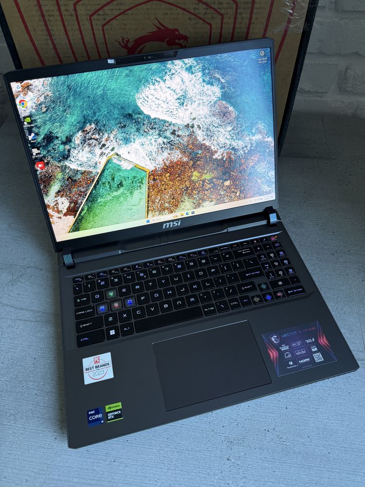 MSI 16' 2.5K 240hz, i9-14900HX, RTX 4070, 32GB RAM, SSD 2TB