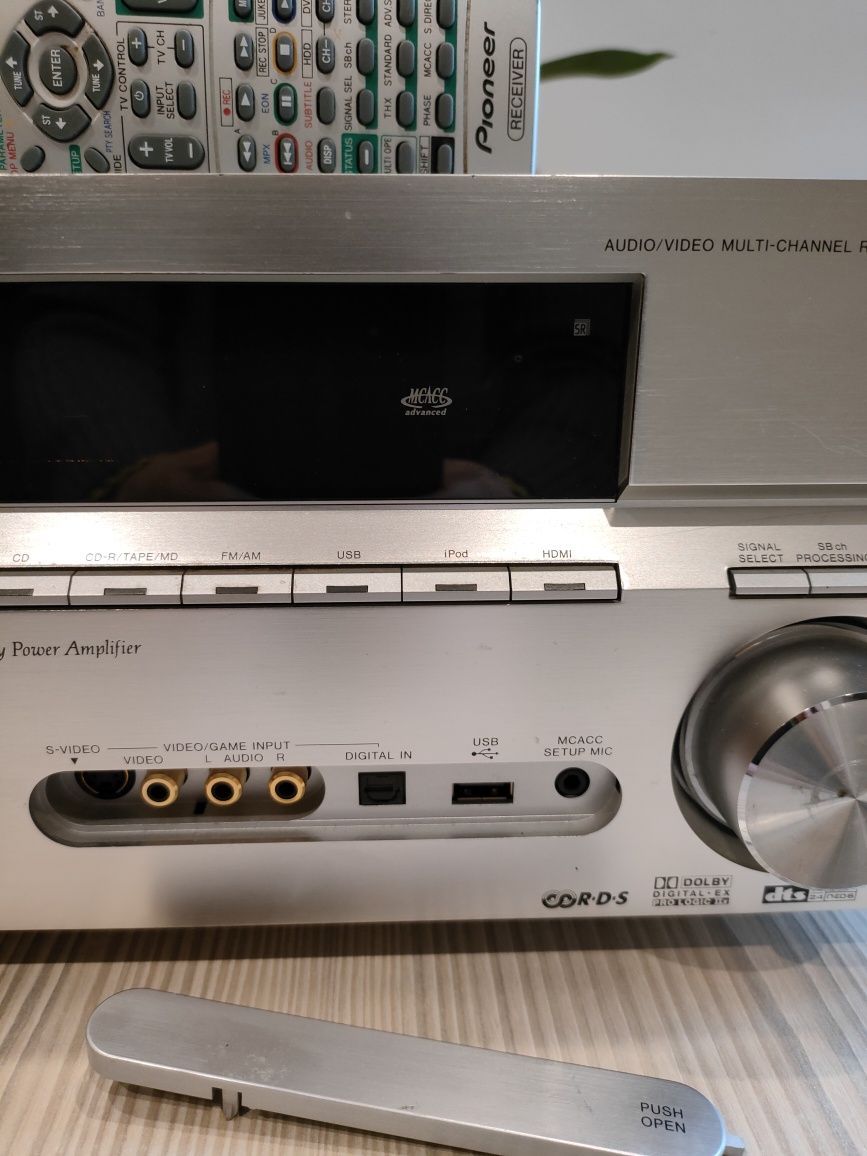 Amplituner stereo Pioneer VSX-2016AV.