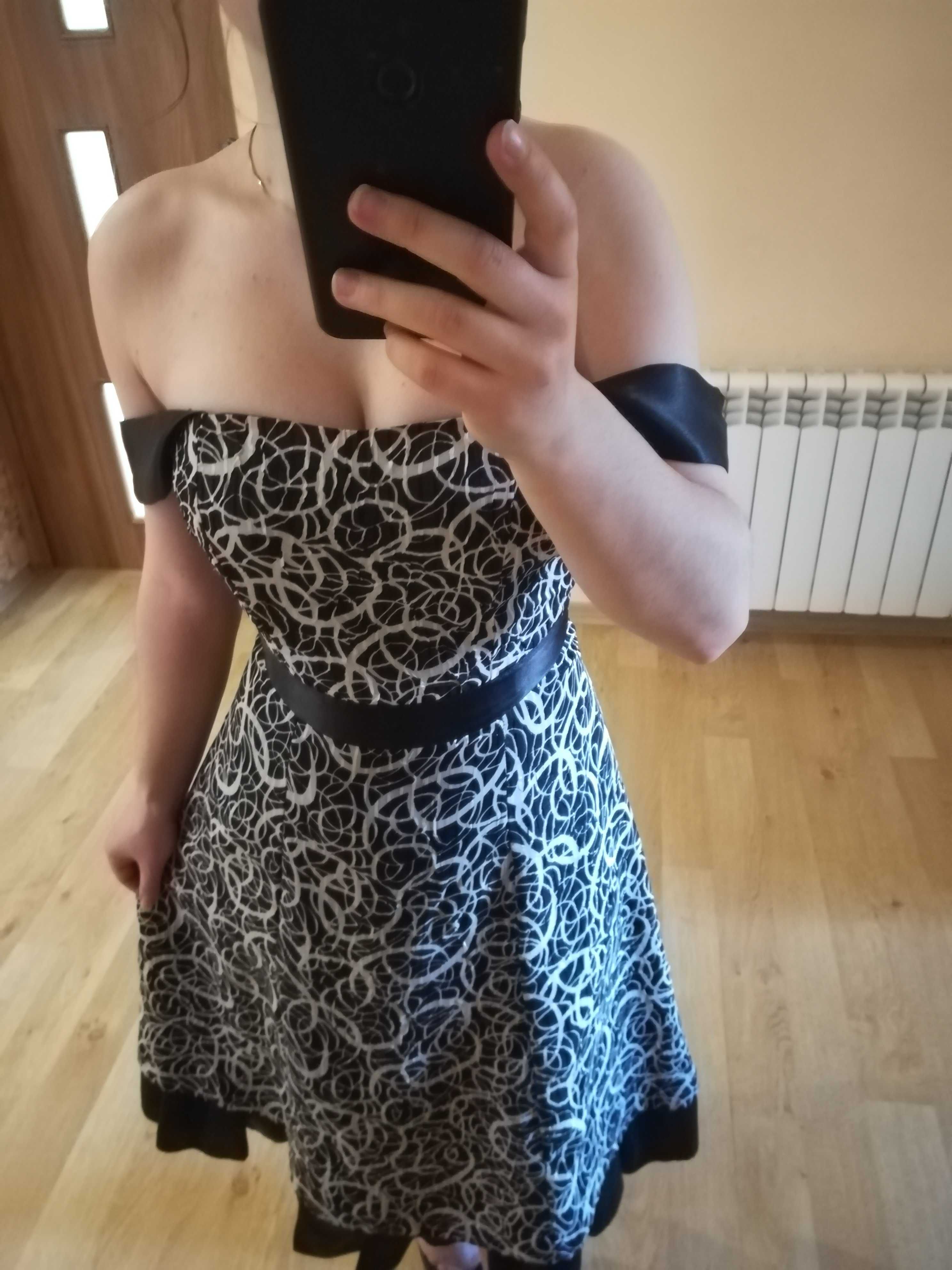 Czarnobiała sukienka