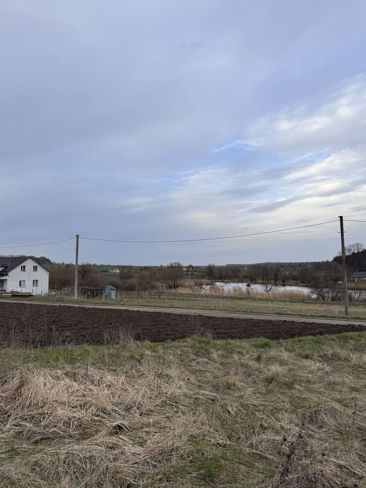 Продам участок близько до міста