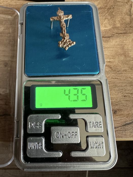 Хрестик з ебенового дерева з золотим розпʼяттям