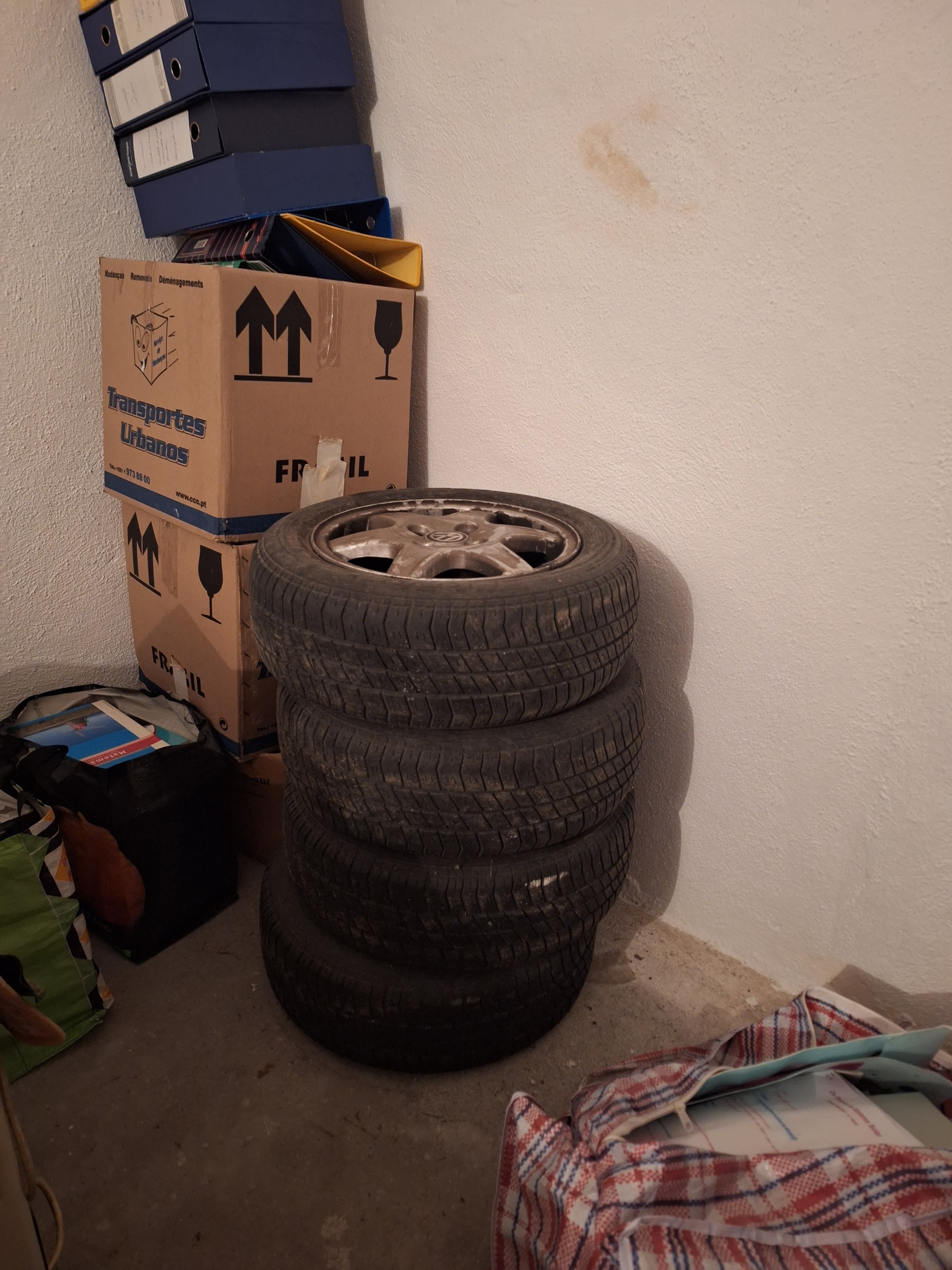 jantes(14) e pneus(185/60 R 14) wolkswagen