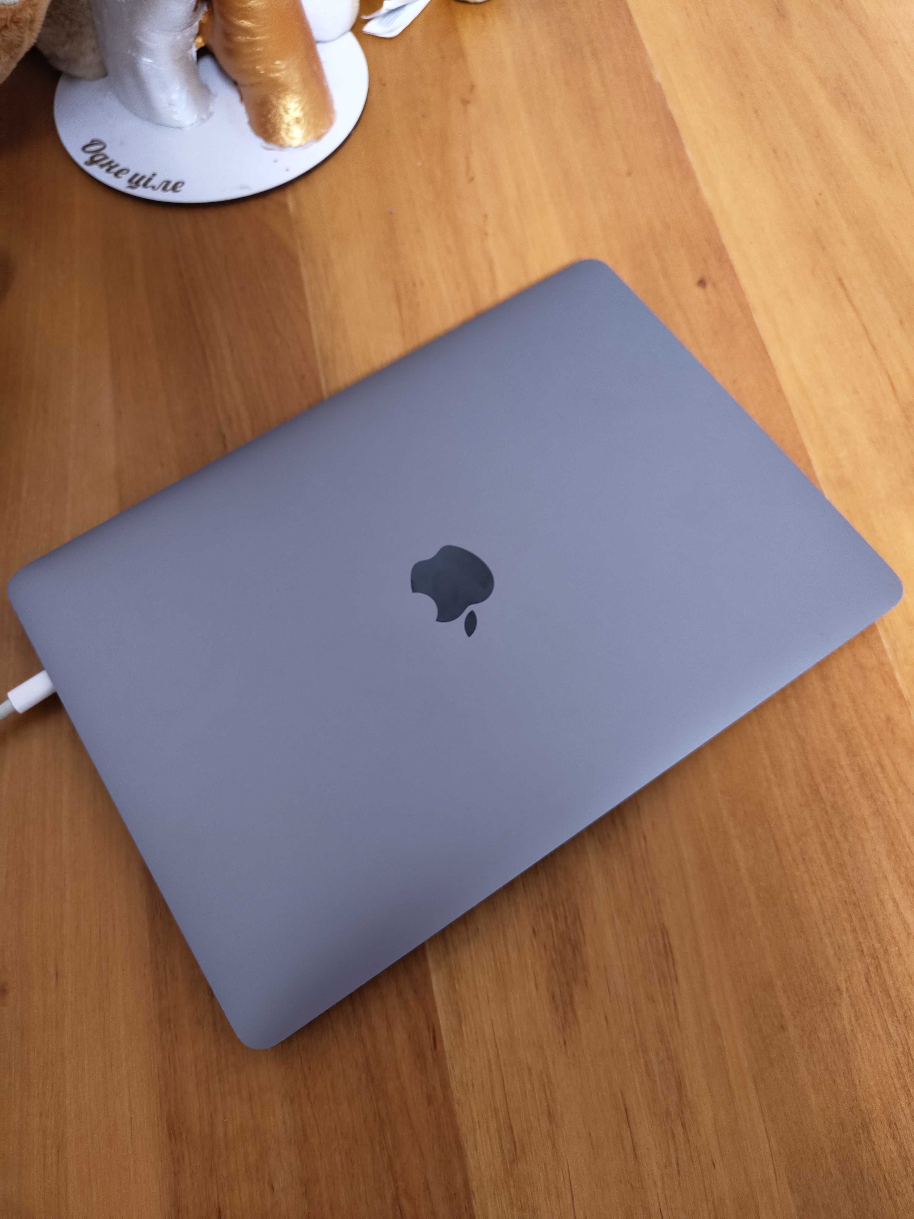 MacBook Pro 13" 2020 Хорошее состояние