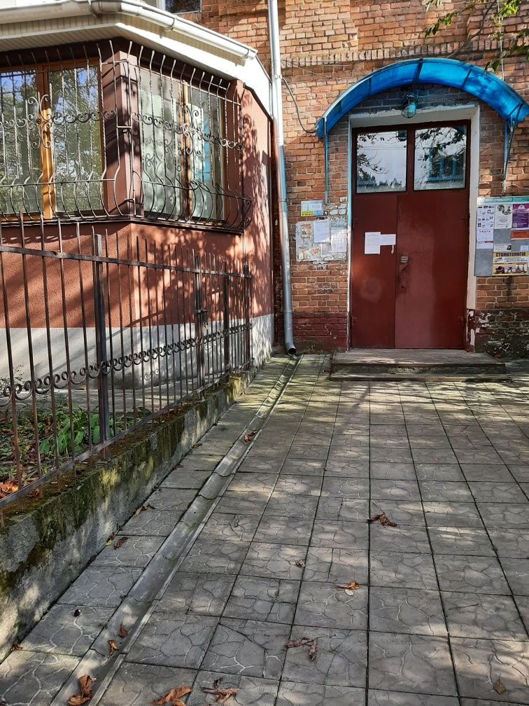 Продам 3-х кімнатну  2 х рівневу квартиру,автономне опалення,сталінка.