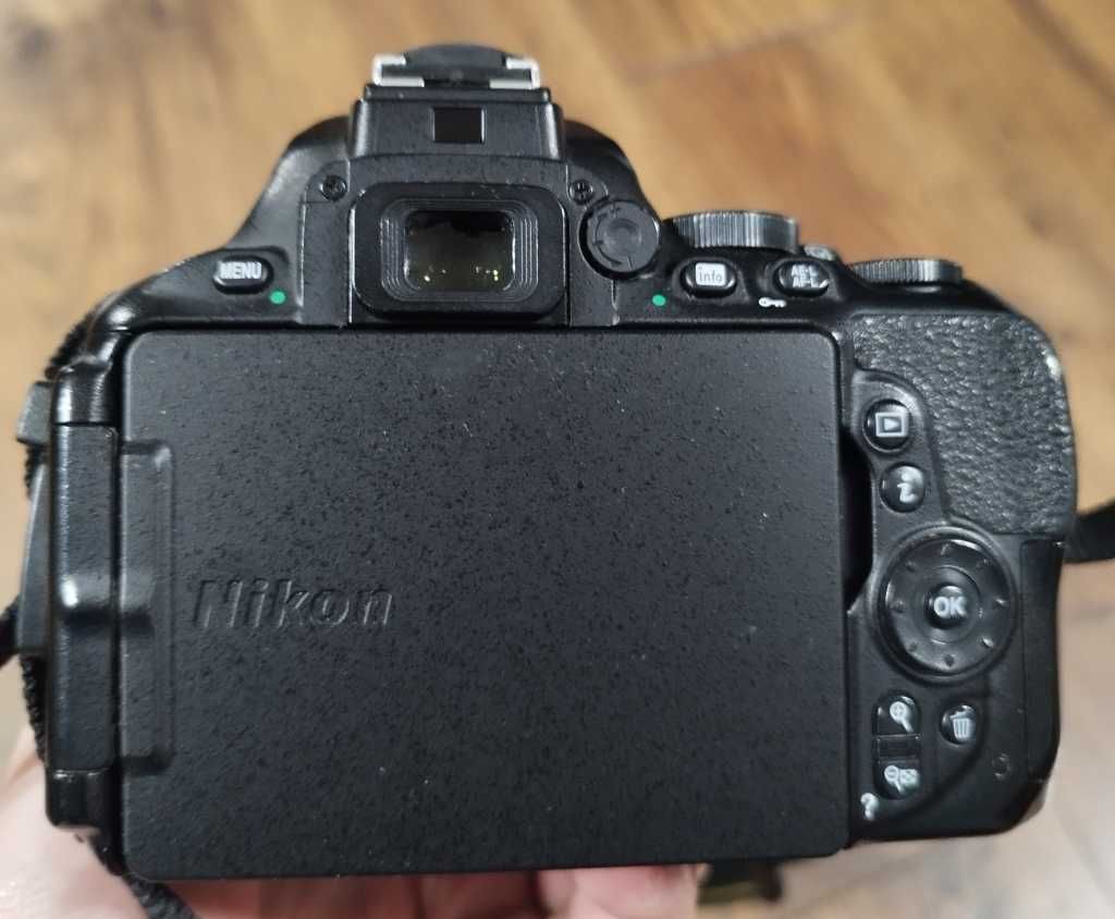 Nikon D5600 + Sigma 17-50 f/2.8 EX DC OS HSM 36k