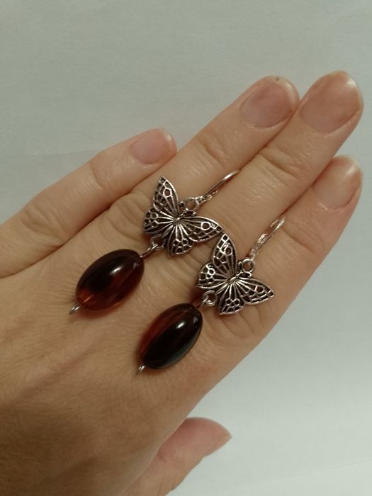 Стильные ювелирные  украшения с натуральным янтарем