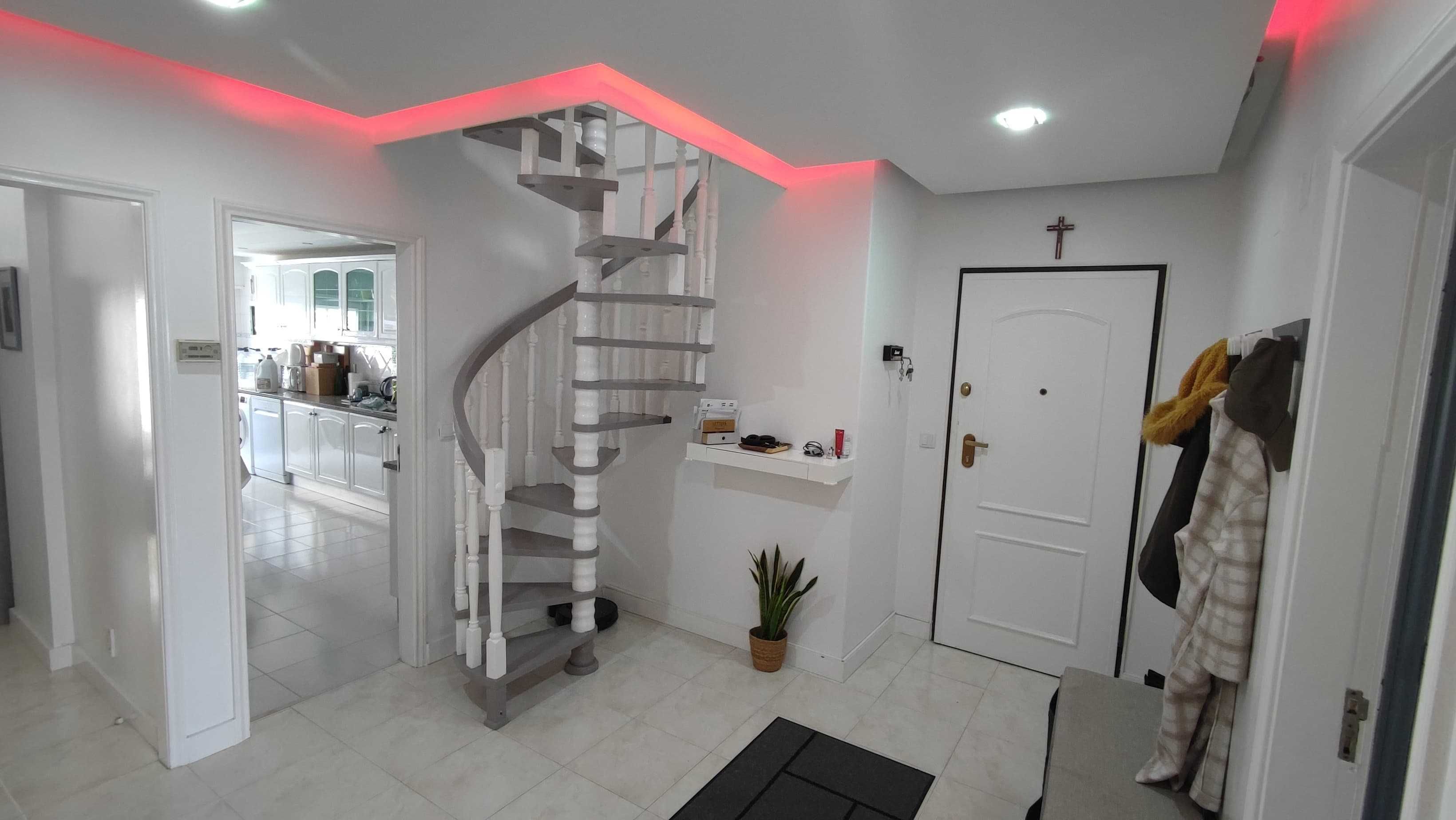 Apartamento Duplex T4 com Garagem Privada – Tapada das Mercês, Sintra