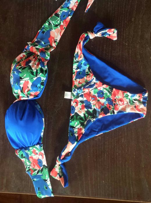 Bikini, fato de banho e outros.