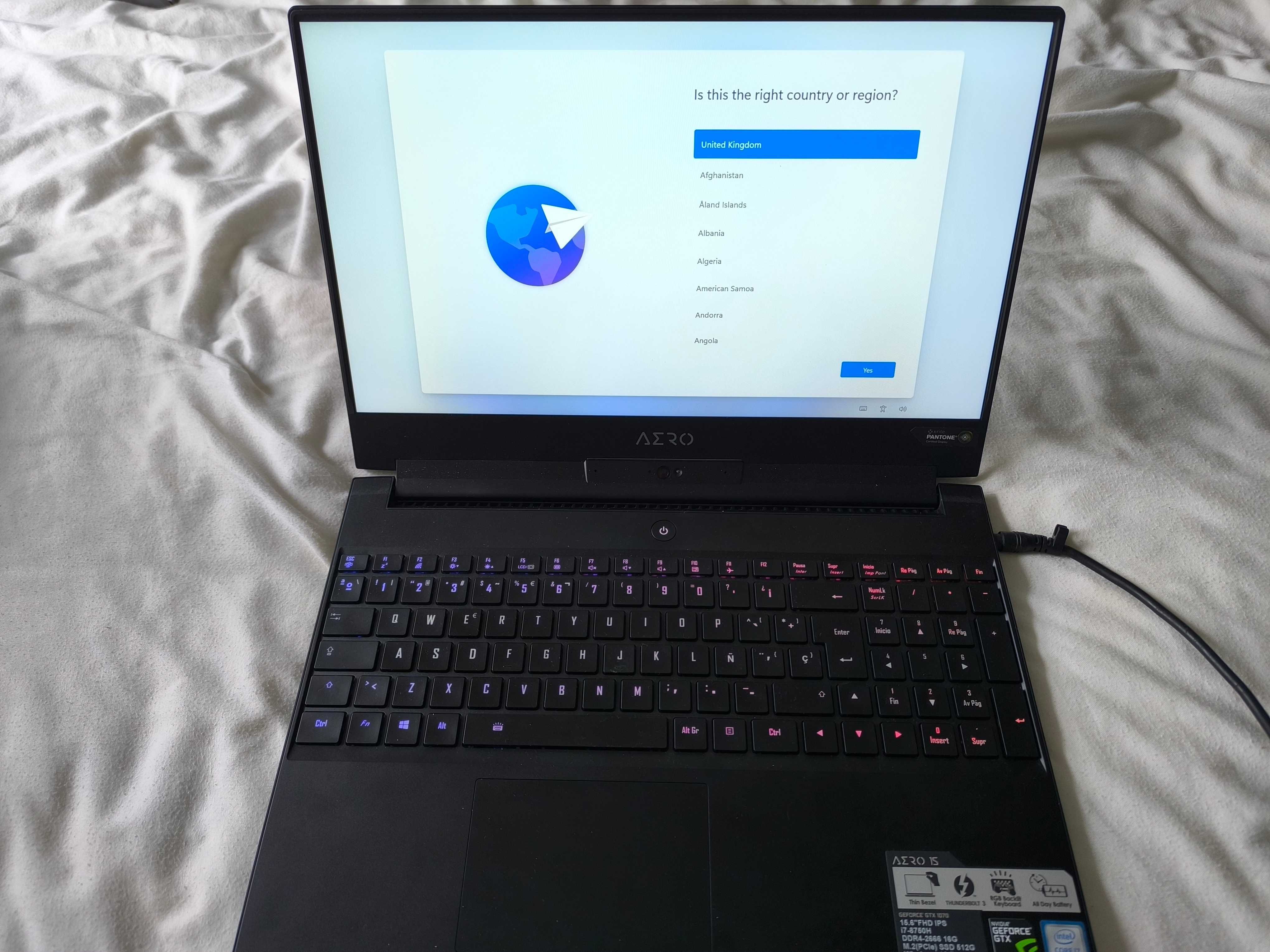 Portátil Gigabyte Aero V15X V8 - i7-8750H, GTX 1070, 32GB RAM