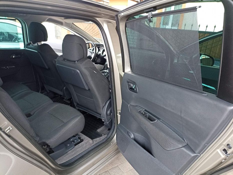 Peugeot 5008 2012року