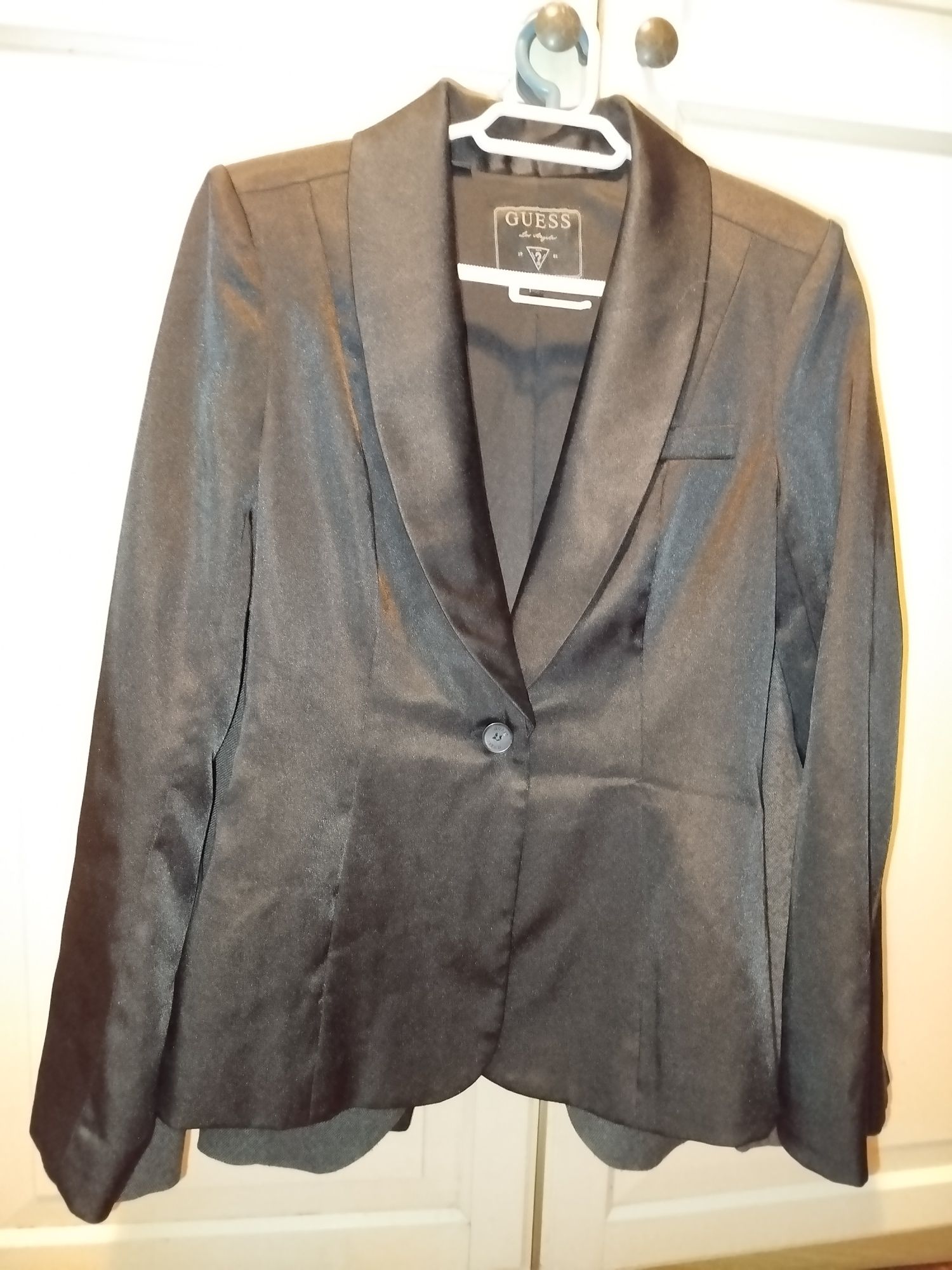 3 blazers todos vestem tamanho S Guess, zara e máximo dutti