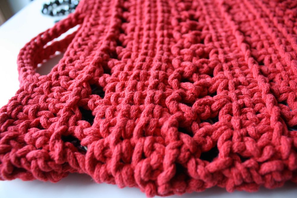 Czerwona torebka szydełkowa ażurowa, podszewka z kieszonką, bawełna