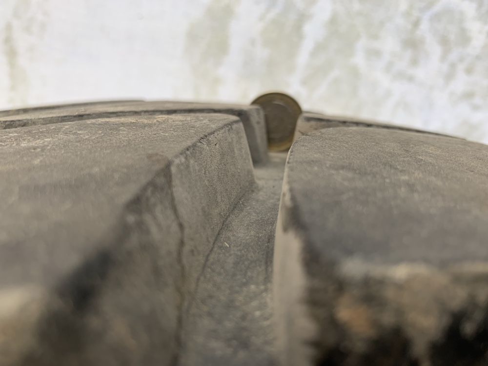 Varios pneus camiao 315/80/22.5 2 de Xico todos 50€ cada para desocupa