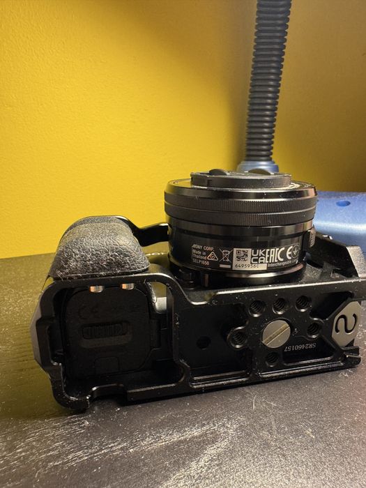 Sony ZV-E10 + E PZ 16-50mm f/3.5-5.6 OSS + Cage