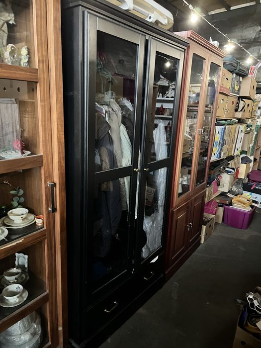 Szafa Czarna Przeszklona Szafa na ubrania ubraniowa IKEA